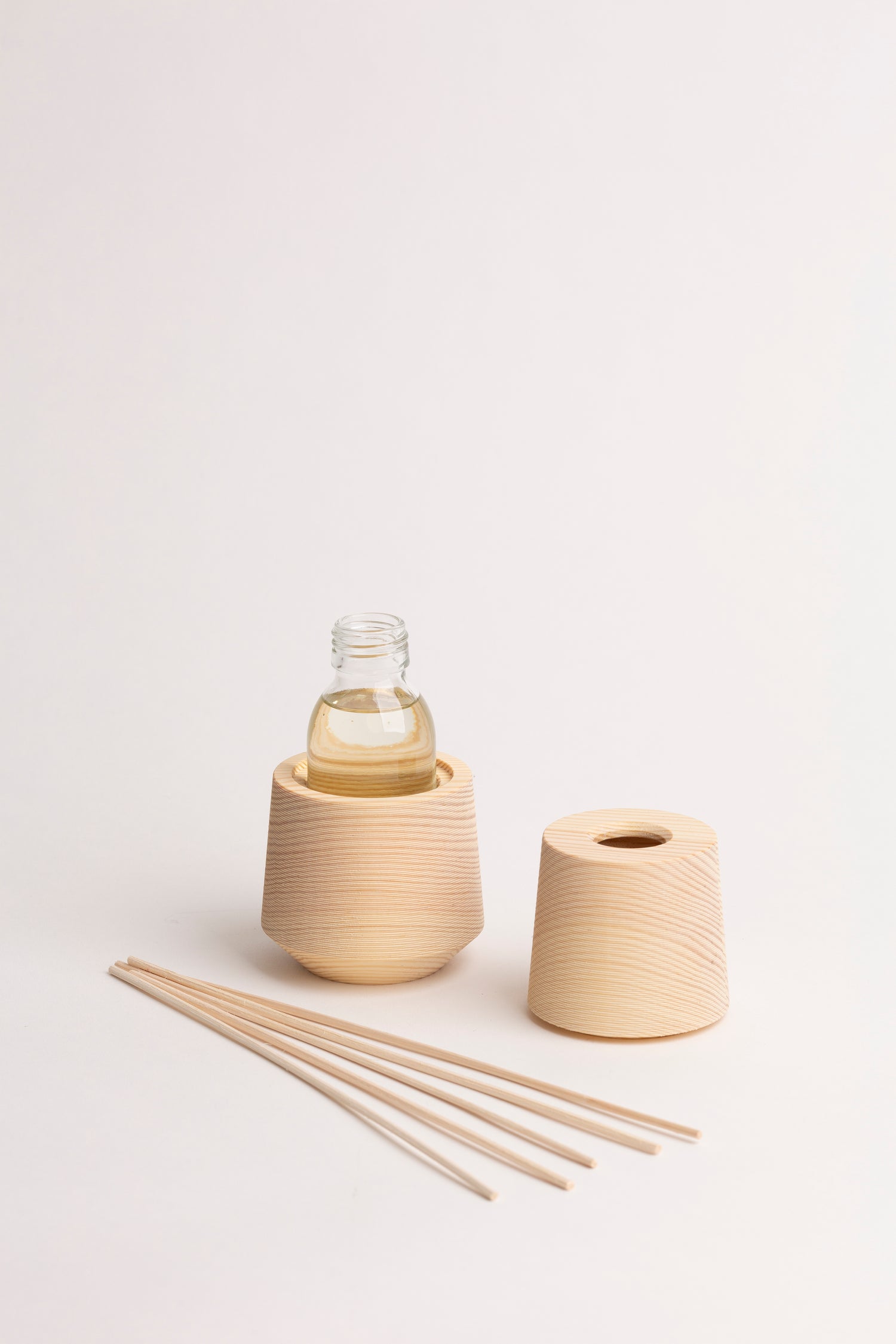 pine diffuser vessel + metsä fragrance 100ml