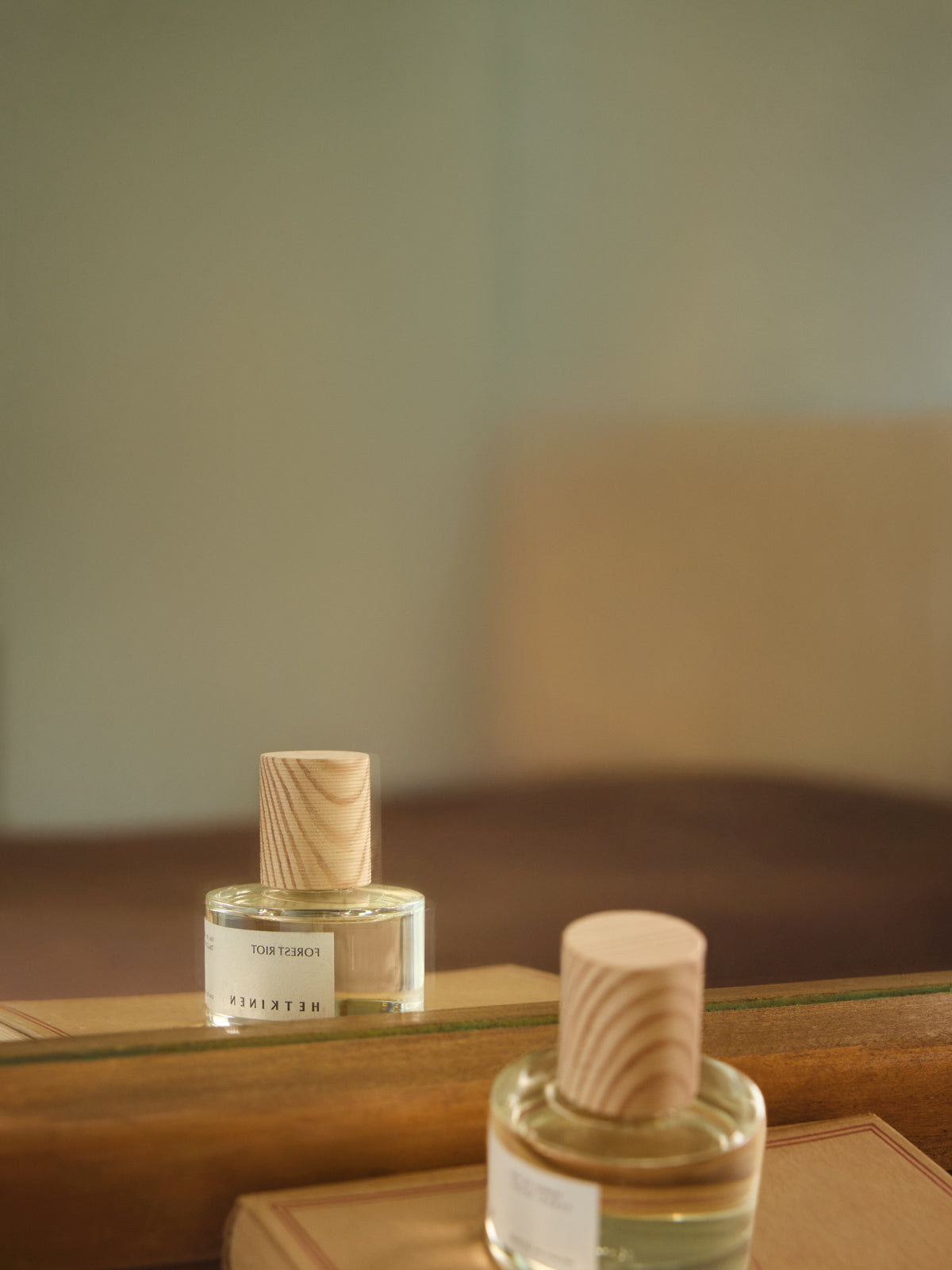 Hetkinen invites you to slow down, breathe, and reconnect with nature — one scent at a time. Forest Riot eau de parfum.