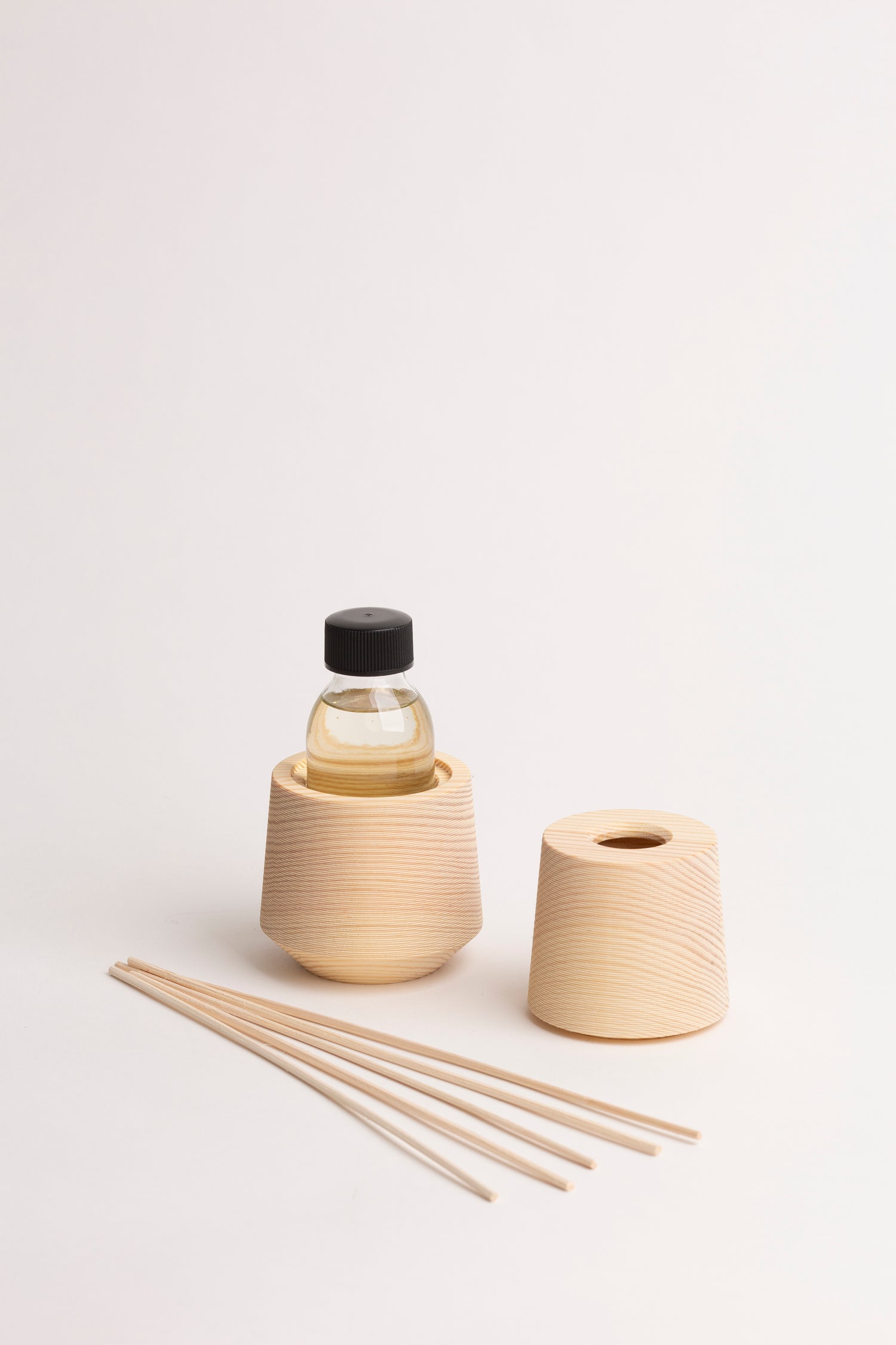 pine diffuser vessel + hiljaisuus fragrance 100ml